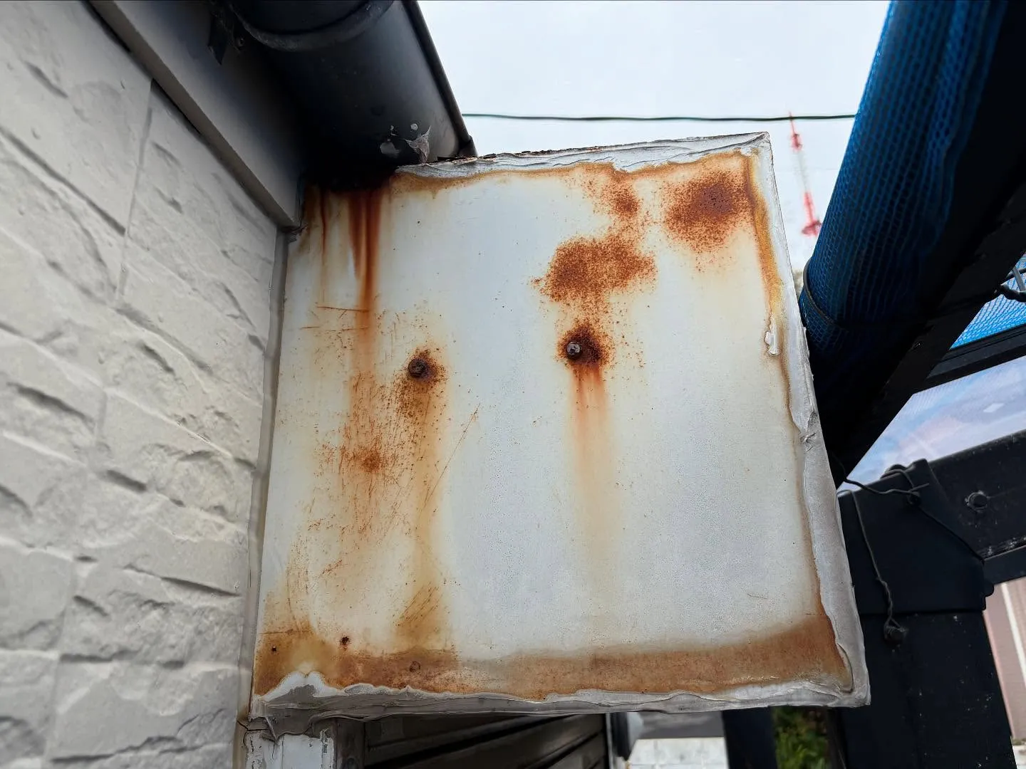 鹿児島市で倉庫のシャッターの交換工事を施工させていただきまし...