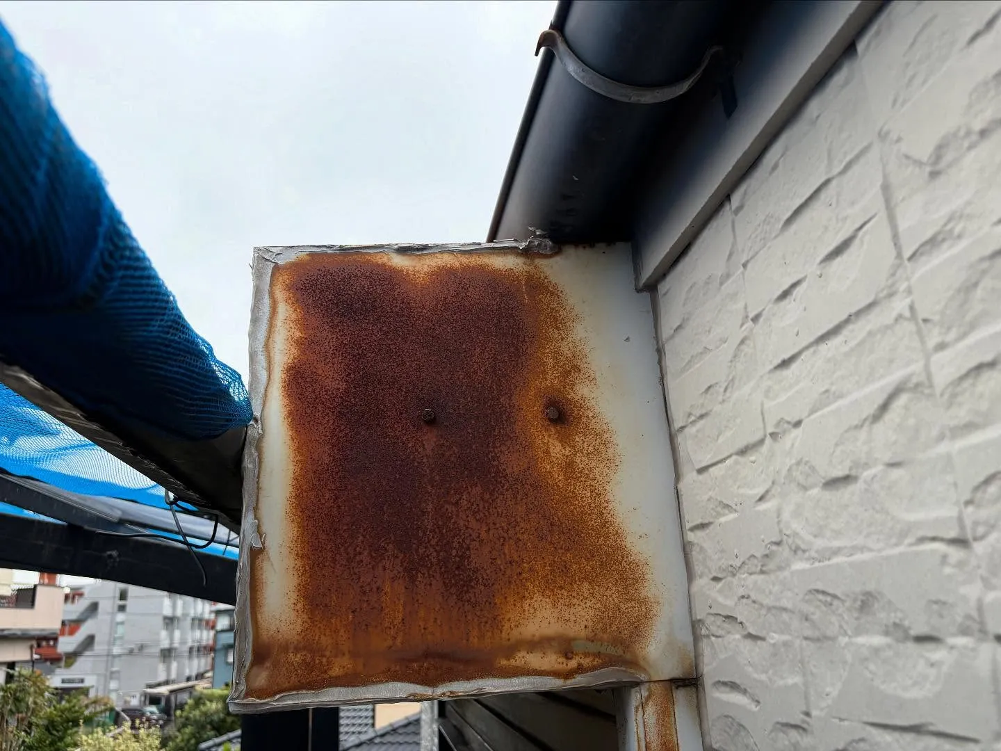 鹿児島市で倉庫のシャッターの交換工事を施工させていただきまし...