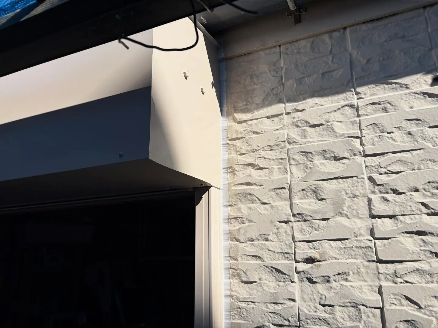 鹿児島市で倉庫のシャッターの交換工事を施工させていただきまし...