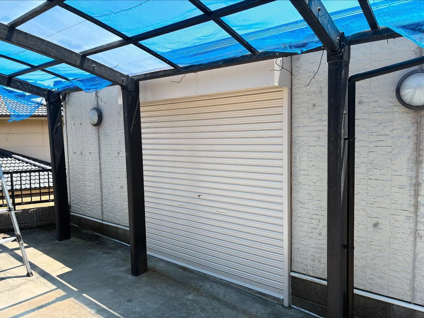 鹿児島市で倉庫のシャッターの交換工事を施工させていただきまし...