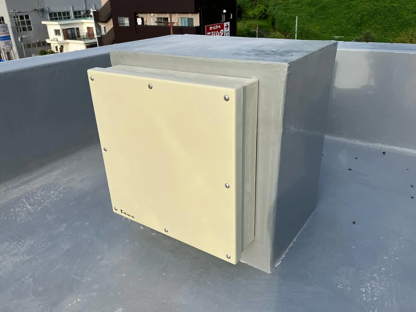 鹿児島市のマンション屋上に避雷針の設置工事をさせていただきま...