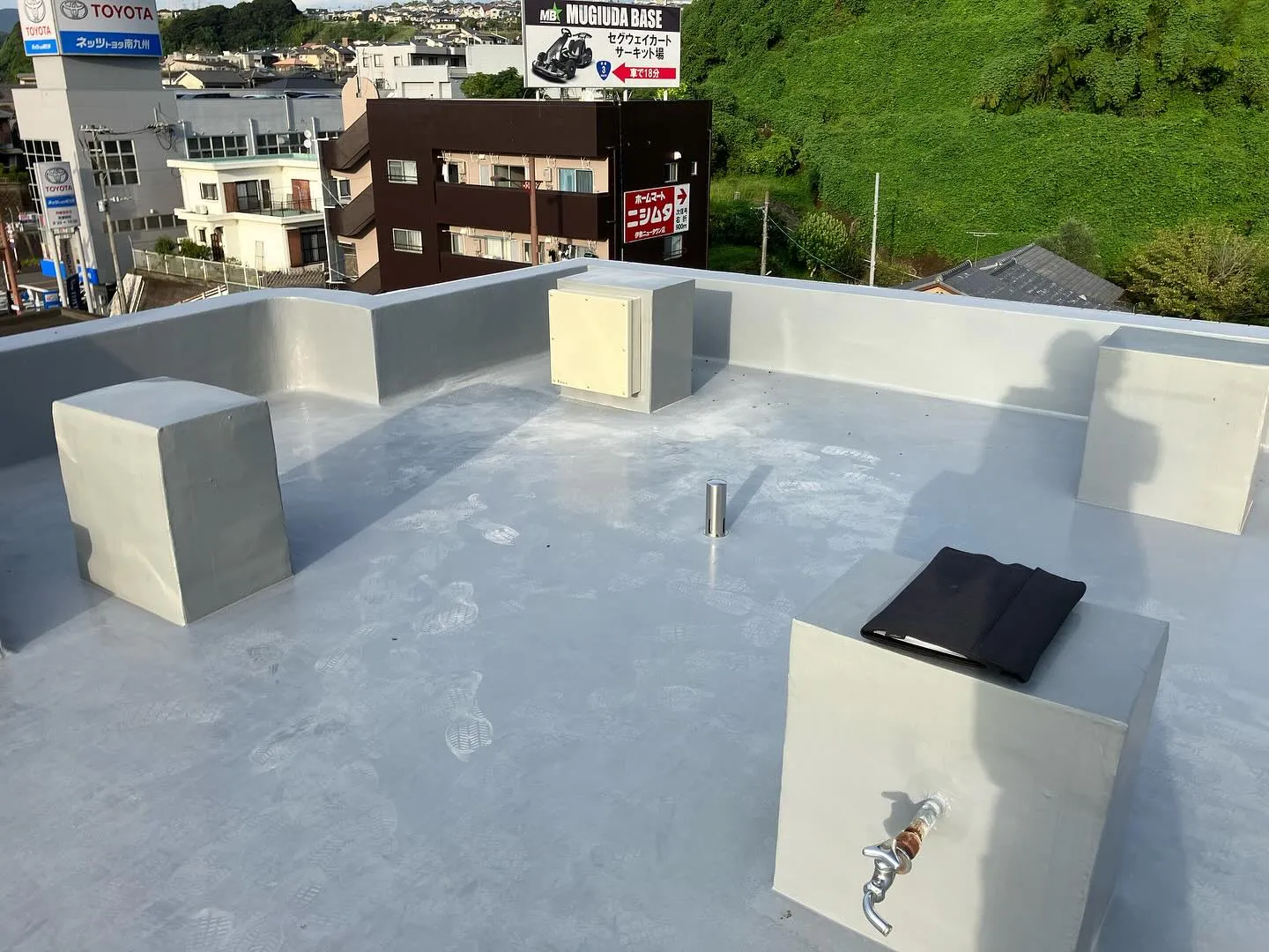 鹿児島市のマンション屋上に避雷針の設置工事をさせていただきま...