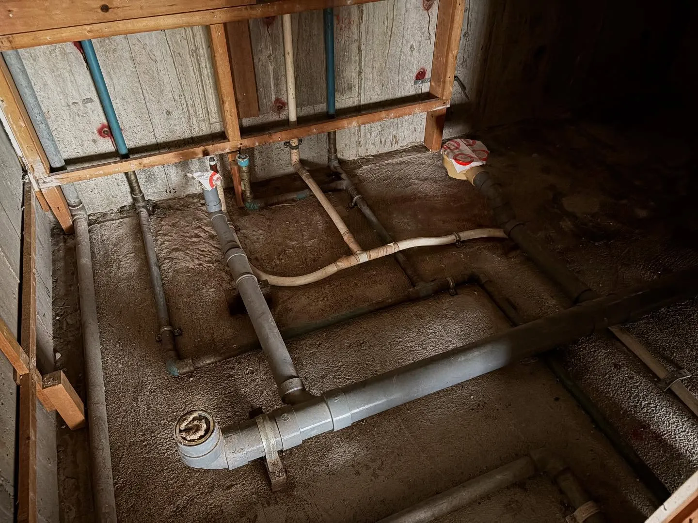 鹿児島市で先週からマンションの全面改装工事に入っています！