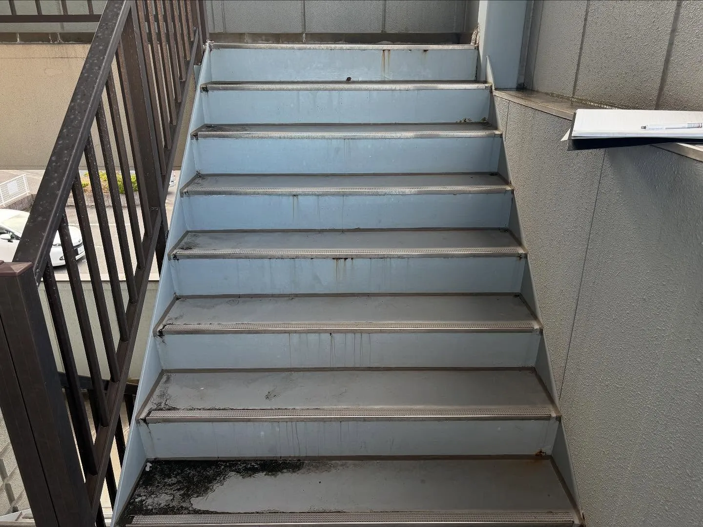 鹿児島市で賃貸マンションの通路のシート工事をさせていただきま...