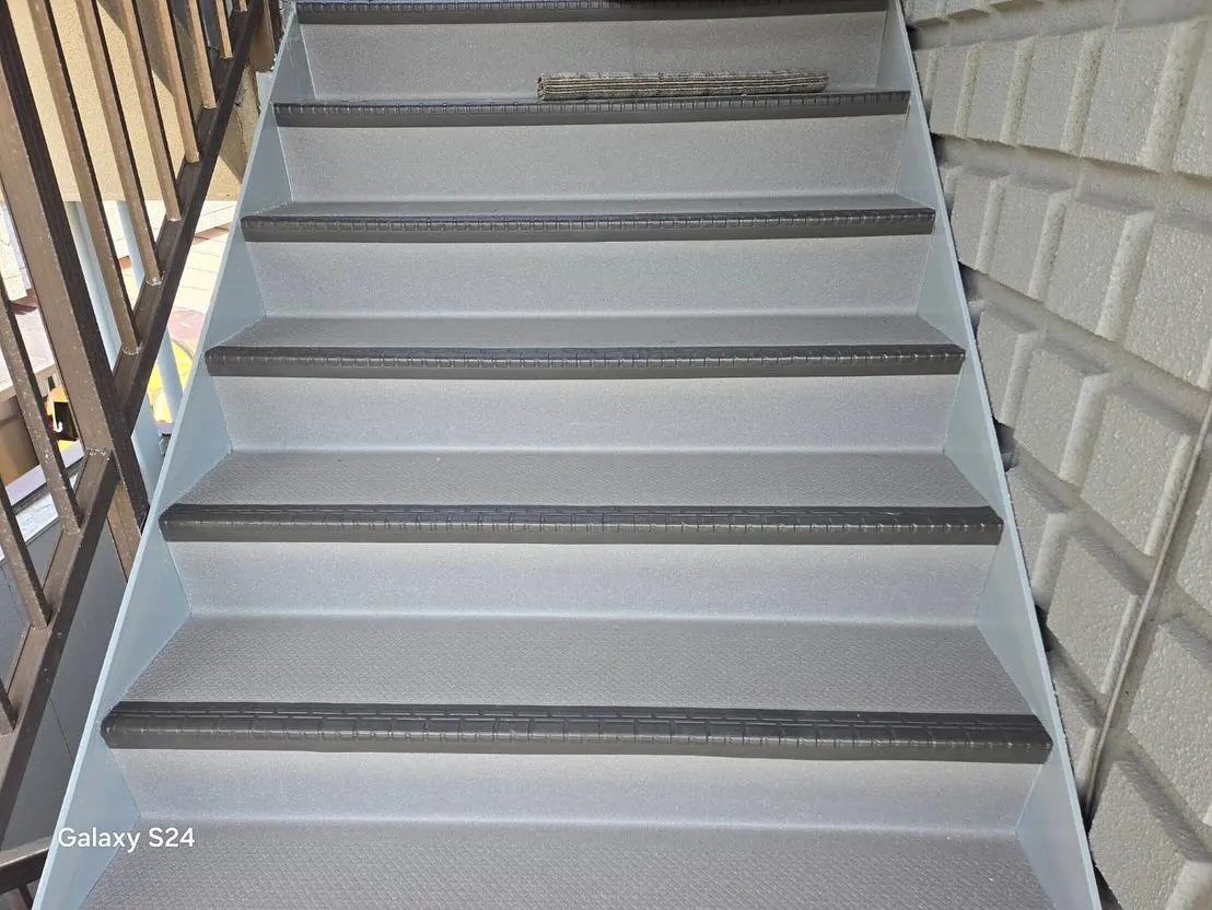 鹿児島市で賃貸マンションの通路のシート工事をさせていただきま...